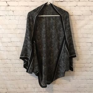 A NEW DAY Batwing Sleeve Kimono/Shawl EUC